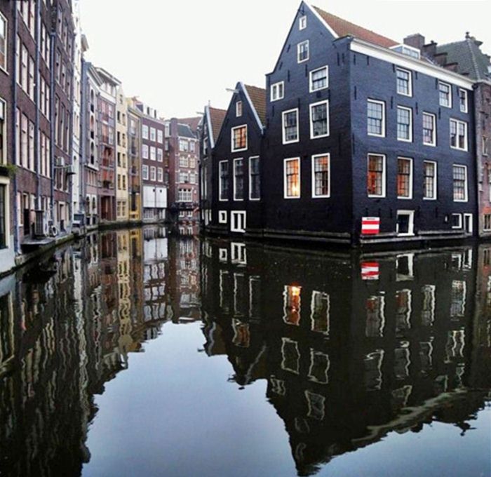 canal na cidade de Amesterdão