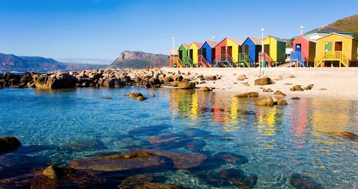 casas coloridas na costa da Cidade do Cabo na África do Sul