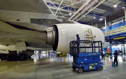 Instantaneo do Mannequin Challenge da Emirates Airline com o Airbus A380