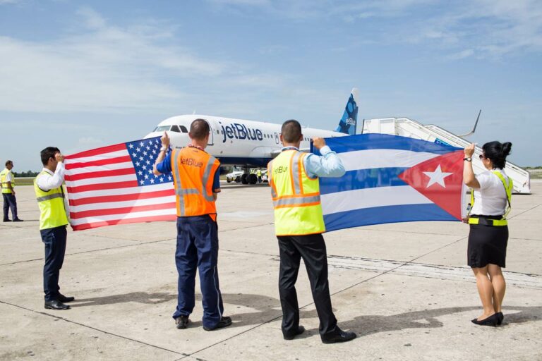 Chegada do voo inaugural da JetBlue a Santa Clara em Cuba