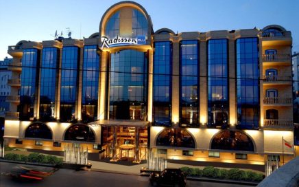 Fachada do hotel Radisson Blu em Rostov do Don na Rússia