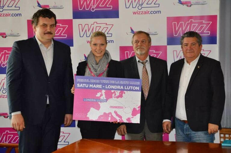 Cerimónia de abertura do primeiro voo entre Londres e Satu Mare
