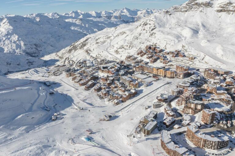 Vista aerea do resort de Ski Val Thorens em França