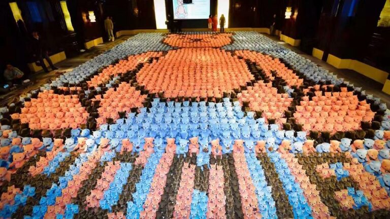 Maior mosaico de peluches do Mundo no hotel Four Seasons em Pequim (Recorde Guinness)