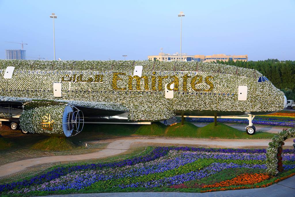 9000 flores e plantas foram utilizadas para o Logo do A380 da Emirates