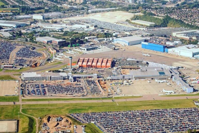 Vista aérea do Aeroporto de Londres Luton