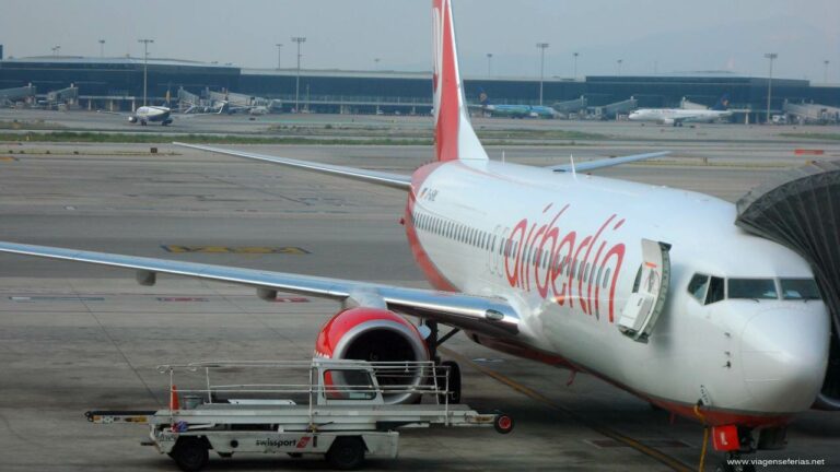 Avião da airberlin no aeroporto de Paris Orly