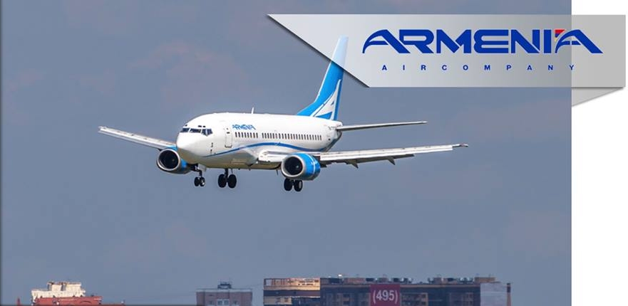 Avião a aterrar da companhia aérea Armenia Aircompany