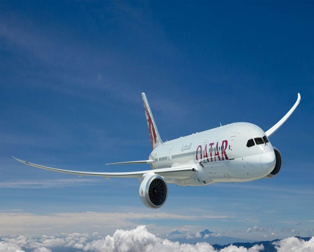 Boeing 787 da companhia aérea Qatar Airways em voo