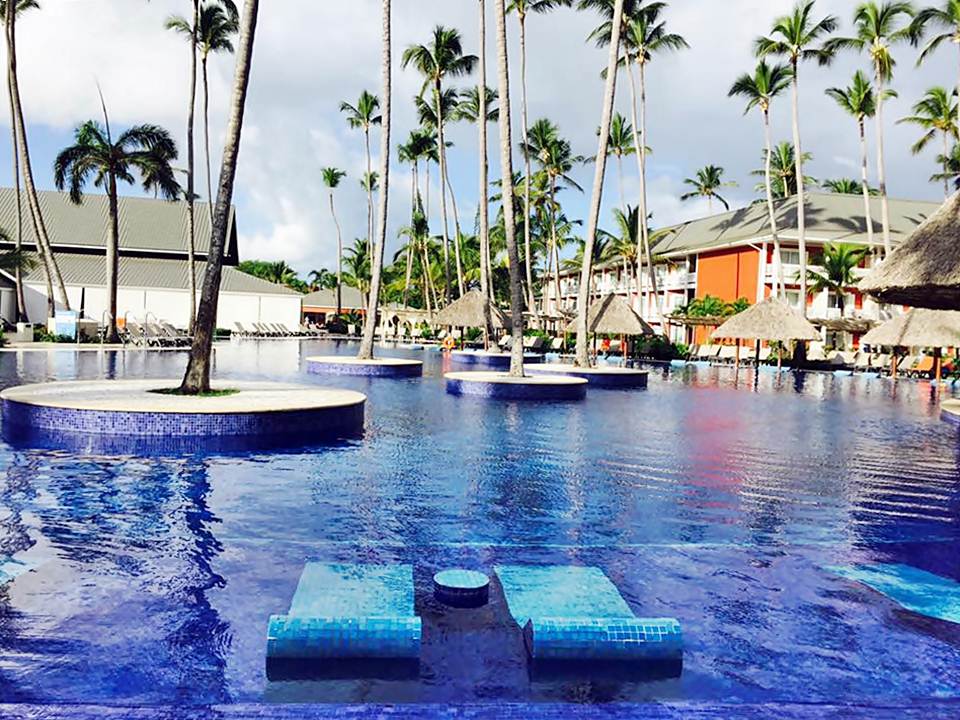 Zona da piscina do hotel Barceló Bávaro Beach em Punta Cana