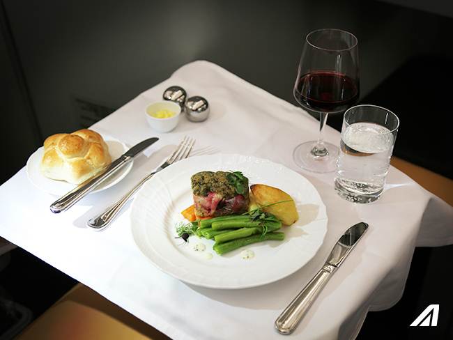Prato de cozinha italiana a bordo da companhia aérea Alitalia