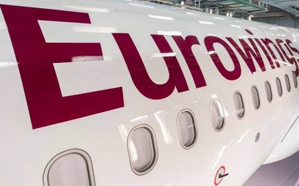 Letras da companhia aérea Eurowings numa das suas aeronaves