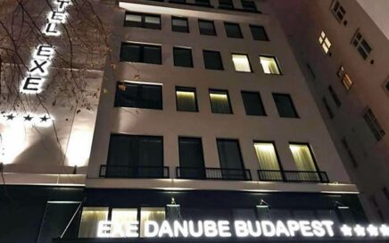 Fachada do hotel Exe Danube Budapeste de 4 estrelas