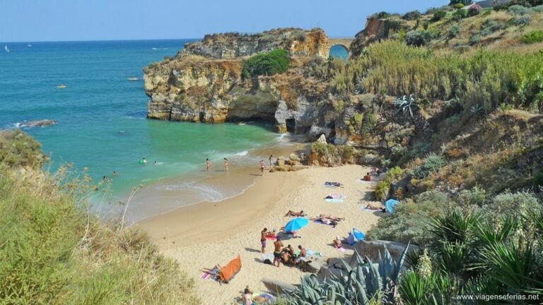Praia do Pinhão em Lagos no Algarve (Portugal)