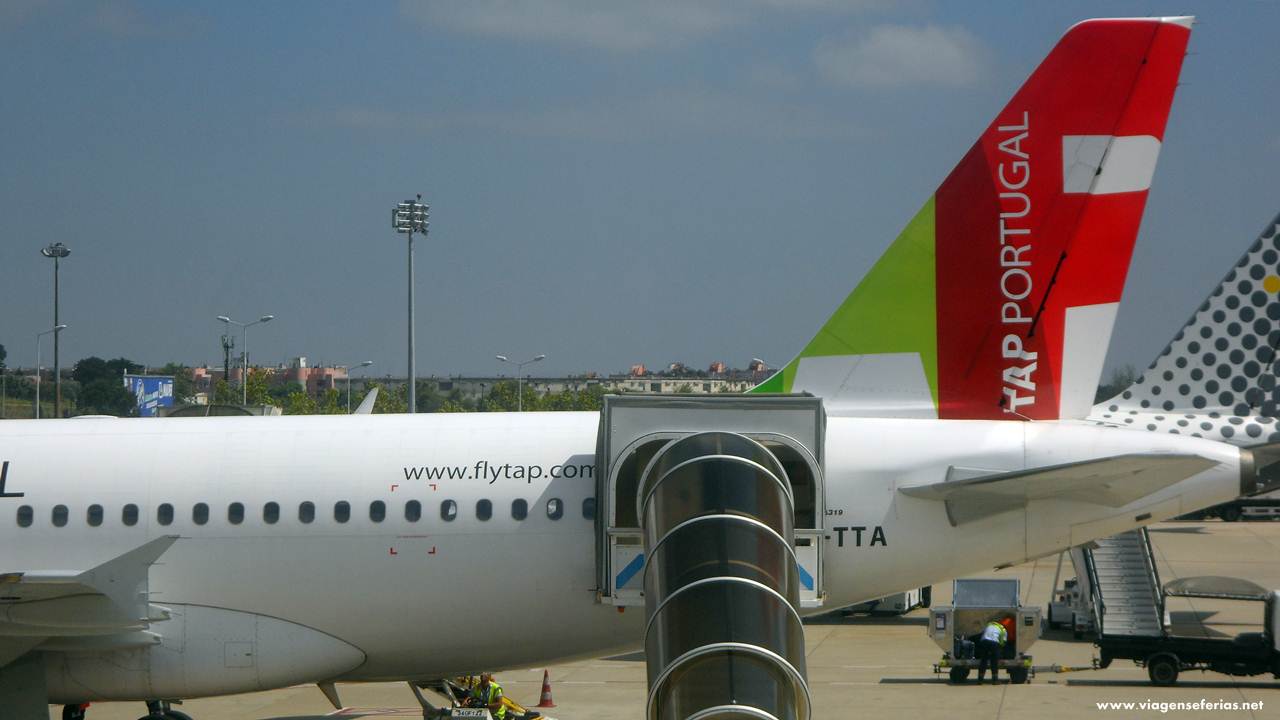 Aeronave da TAP Portugal em Lisboa preparando-se para voar até Moscovo