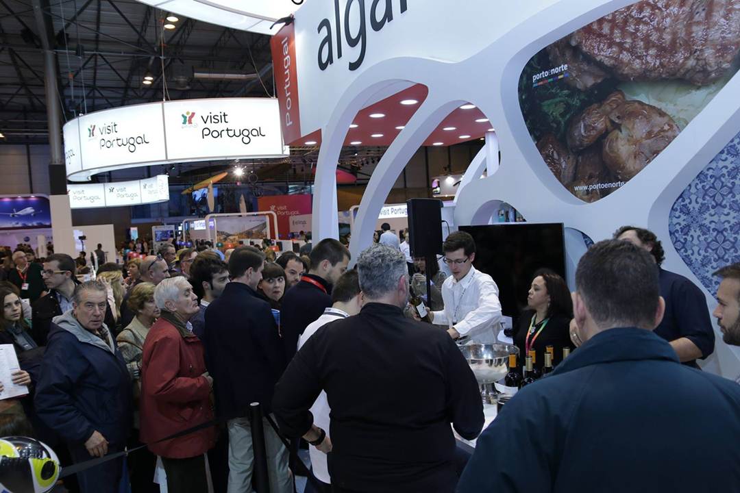 Prova de Vinhos no balcão do Algarve durante a FITUR em Madrid