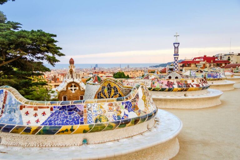 Parque Güell na cidade de Barlcelona para onde a Cathay Pacific vai ter 4 voos por semana desde Hong Kong