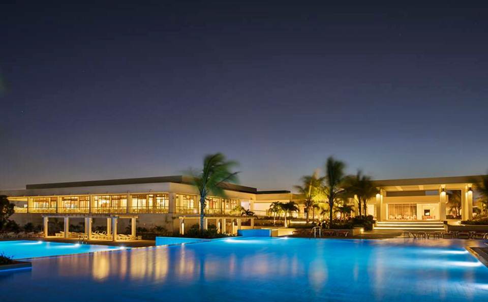 Exterior com piscinas do resort Dhawa Cayo Santa Maria em Cuba