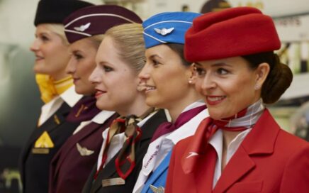 5 tripulantes de cabine do grupo de companhias aéreas Lufthansa