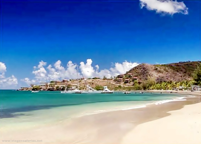 Praia Oualie na ilha Nevis nas Caraíbas