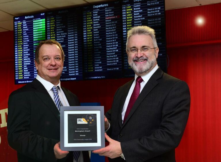 Aeroporto de Birmingham recebe prémio OAG por ser o mais pontual em 2016