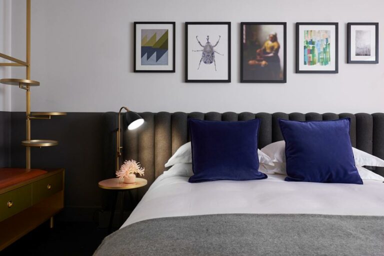 quarto do hotel Kimpton De Witt em Amesterdão na Holanda