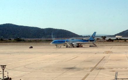 Avião da Thomson Airways que vai ter voos de Leeds/Bradford e Abeerden até Faro