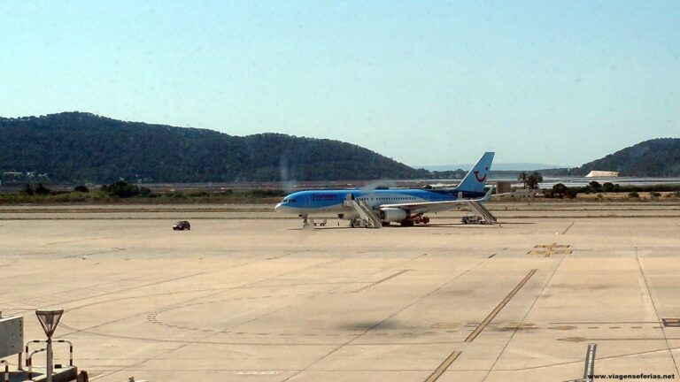 Avião da Thomson Airways que vai ter voos de Leeds/Bradford e Abeerden até Faro