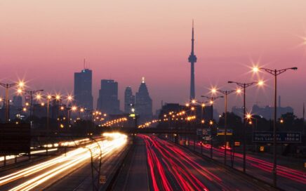 Toronto à noite para onde a Cathay Pacific vai ter 14 voos por semana desde Hong Kong