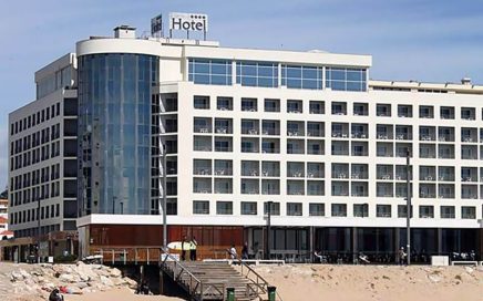 Hotel da Costa da Caparica que vai passar para a marca TRYP gerido pelo Grupo Meliá