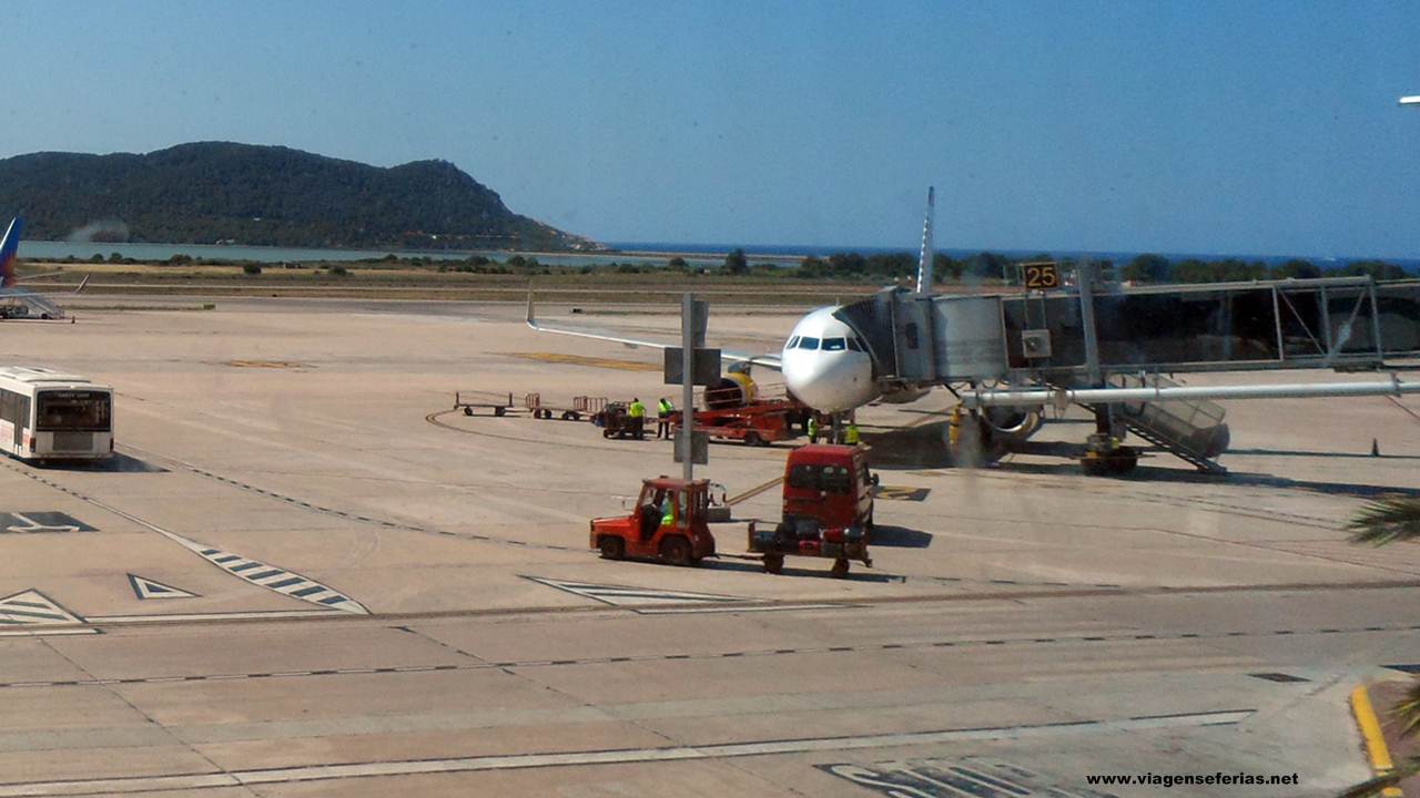 A320 da Vueling no aeroporto de Ibiza com 3 voos por semana para Lisboa