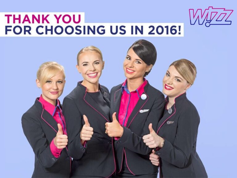 4 tripulantes da low cost Wizz Air agradecem aos 23 milhões de passageiros