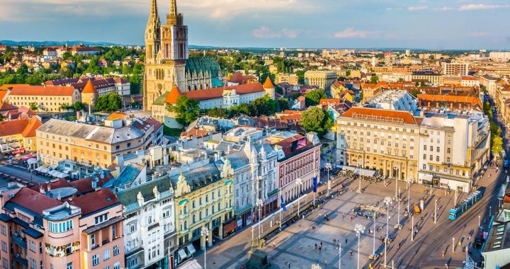 Praça principal de Zagreb na Croácia para onde vai voar a Emirates todos os dias