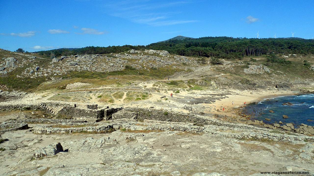 Primeira linha defensiva e o camnhi de acesso até ao Castro de Baroña em Espanha