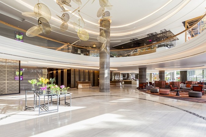 Lobby do hotel Crowne Plaza Vientiane no Laos