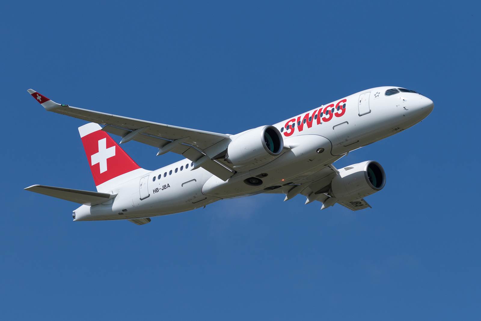 Aeronave CS100 da companhia aérea Swiss que vai voar até Lisboa e Porto