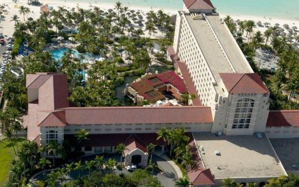 Hyatt Place Aruba Airport junta-se ao Hyatt Regency Aruba Resort Spa e Casino aqui na foto