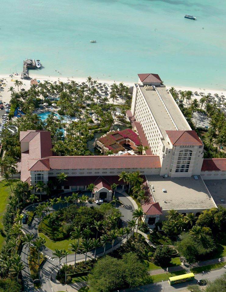 Hyatt Place Aruba Airport junta-se ao Hyatt Regency Aruba Resort Spa e Casino aqui na foto