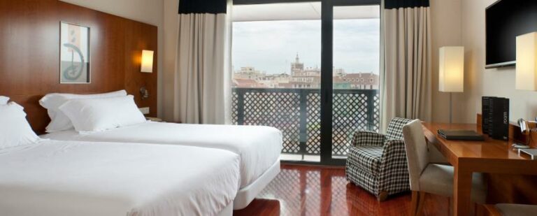 Hotel NH Málaga que vai ser comprado pela Hispania de George Soros