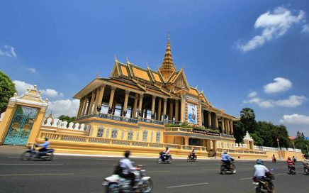 Emirates com voos diários para Phnom Penh no Cambodja