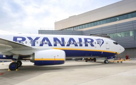 450º aeronave Boeing 737-800 da low cost Ryanair