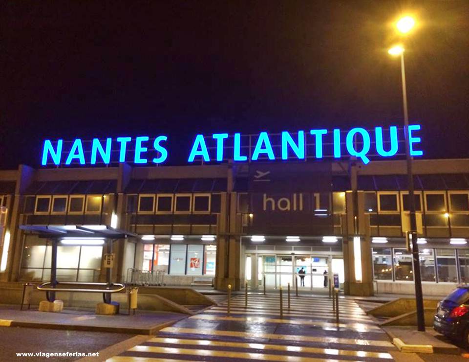 Entrada do aeroporto de Nantes em França