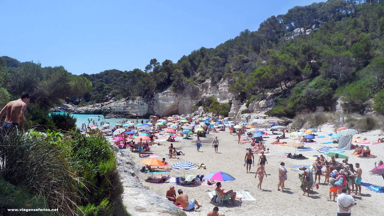 Vendedor de fruta na Cala Mitjana