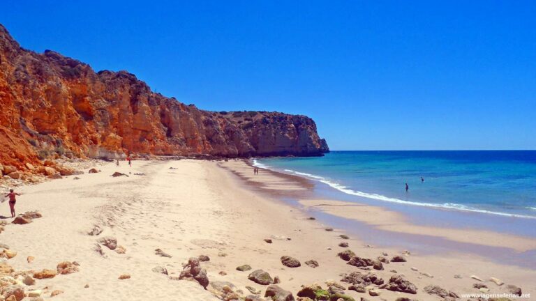 Extensão do areeal da Praia do Canavial em Lagos no Algarve