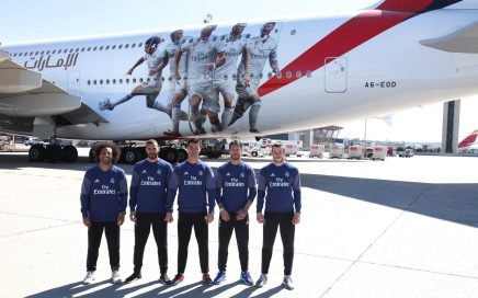 Marcelo, Benzema, Cristiano Ronaldo, Sergio Ramos e Gareth Bale ao vivo e na pintura do A380 da Emirates