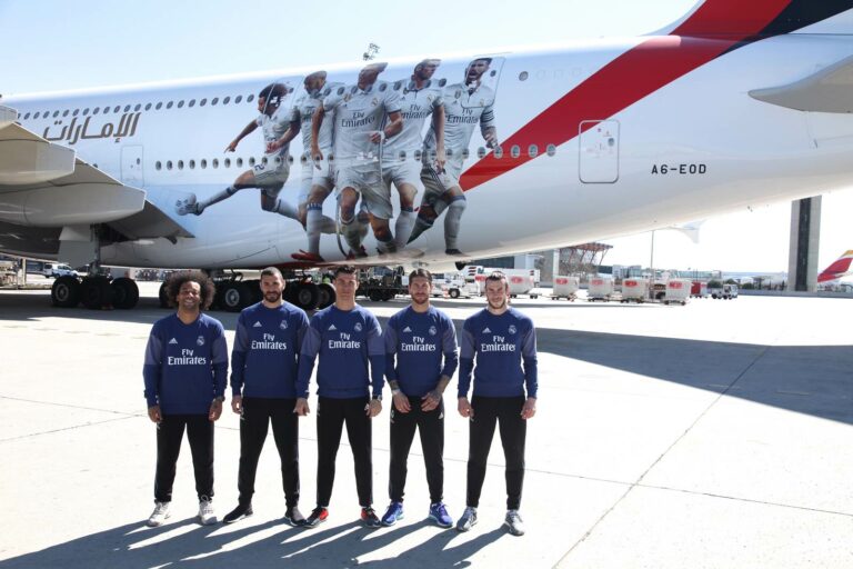 Marcelo, Benzema, Cristiano Ronaldo, Sergio Ramos e Gareth Bale ao vivo e na pintura do A380 da Emirates