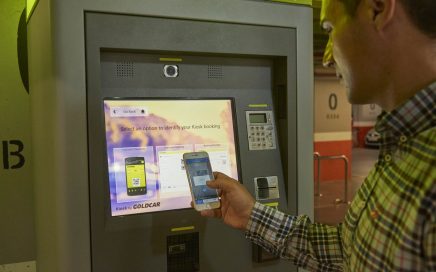 Terminal Key'nGo que permite levantar carro de aluguer da Goldcar num minuto