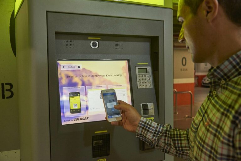 Terminal Key'nGo que permite levantar carro de aluguer da Goldcar num minuto