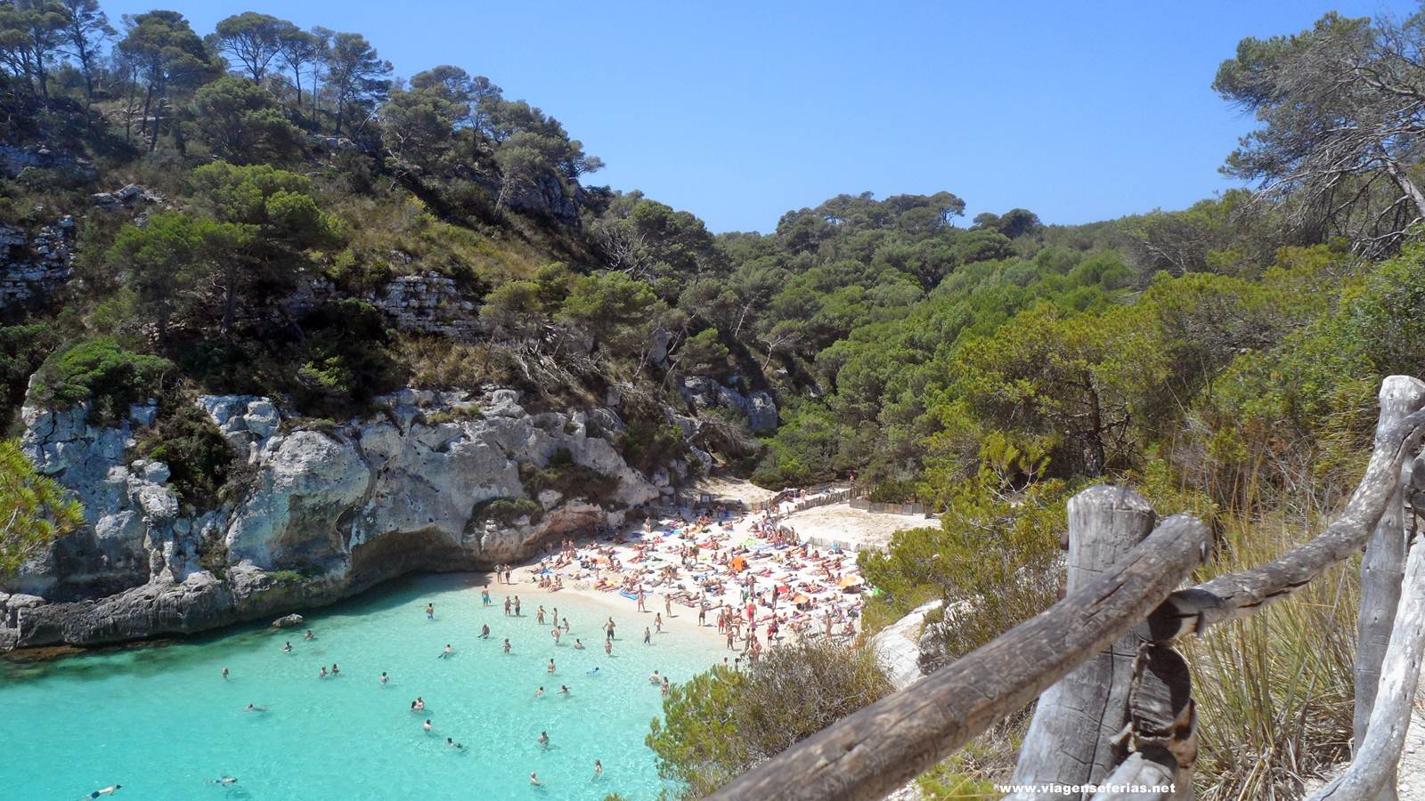 Vista sobre a praia Cala Macarelleta em menorca