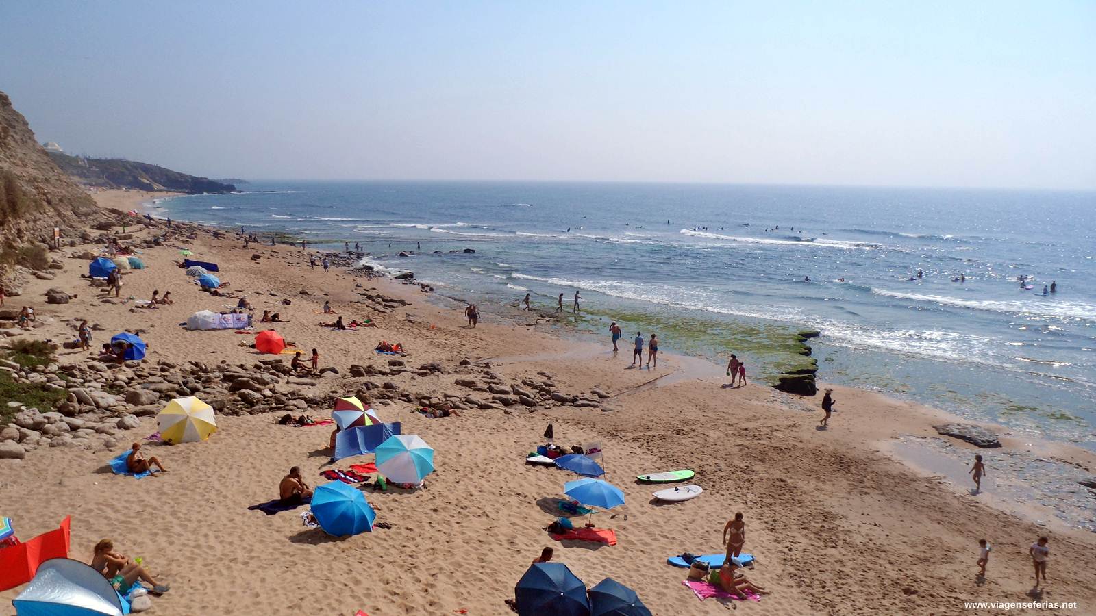 Vista sobre a Praia do Matadouro na Ericeira em Portugal